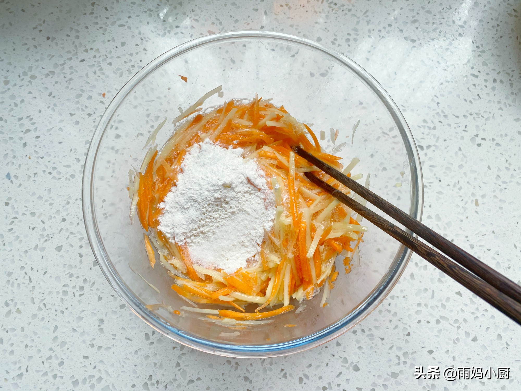 10分鐘快手窩蛋餅，金黃誘人又美味，用來當早餐營養加倍