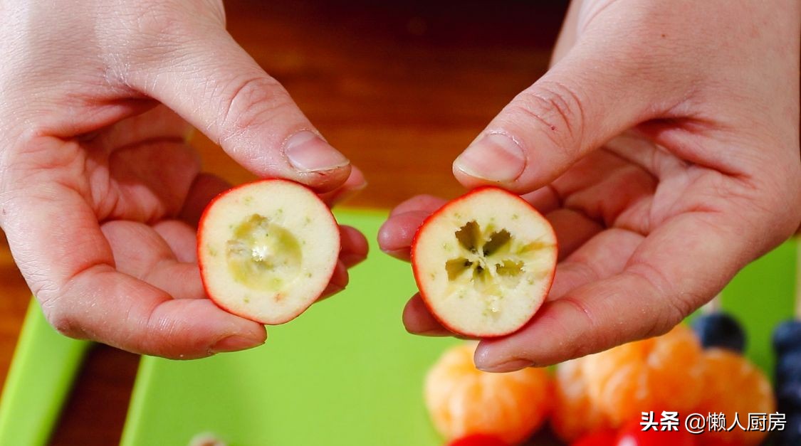 做糖葫蘆時，注意2點，做出來的糖葫蘆不黏牙，不粘手，不反沙