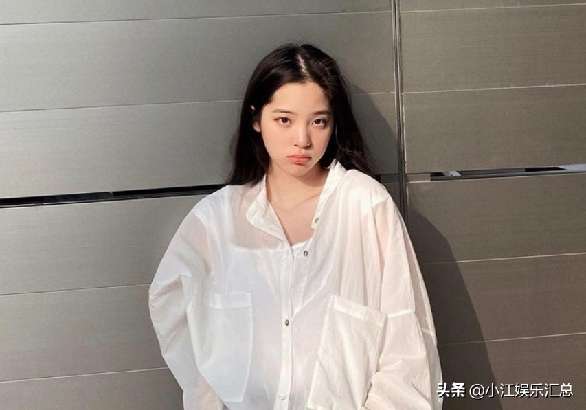称演员是高危职业的欧阳娜娜，凭一场直播就回粉无数，怎么做到的