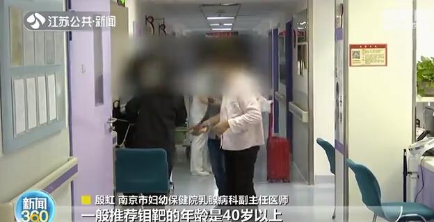 女子患罕见乳腺肿瘤 一年内疯长大如足球