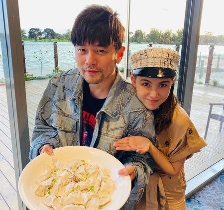 天王嫂昆凌罕见晒娃，周杰伦掌镜却未露面，儿子长相呆萌像爸爸