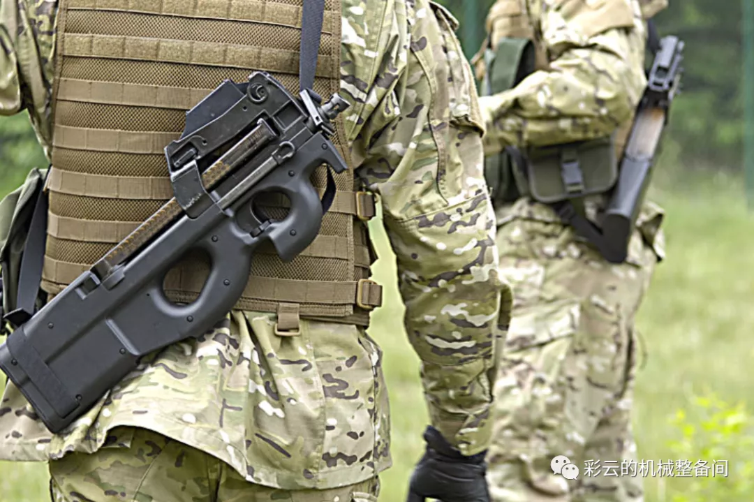 说到PDW你首先想到的就是它——比利时P90单兵自卫武器
