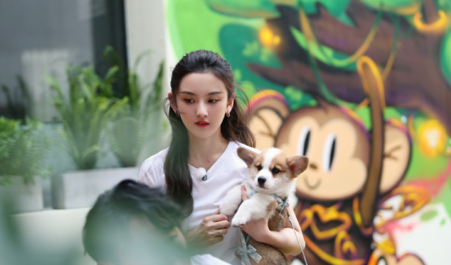 果然人和人是不一样的！宋祖儿被汽水喷一脸，但还是那么可爱