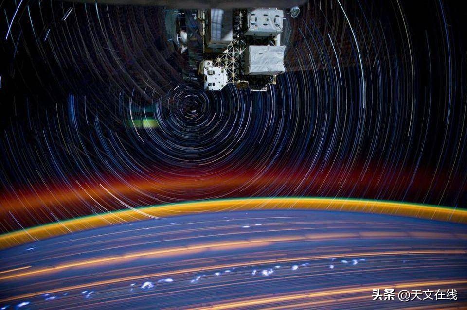 从国际空间站上看到的星迹是什么样的？