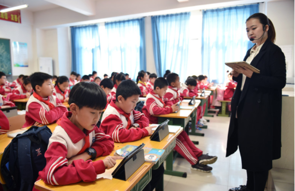出道仅4天！天府少年团宣布解散，遭央视痛批：8岁出道大可不必