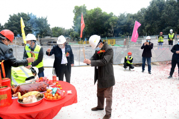 「喜封金頂」熱烈祝賀奧特朗科技園AB棟項目榮耀封頂