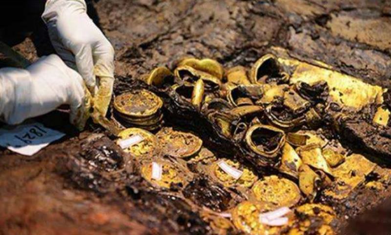 山西一农民发现“藏金洞”, 挖出一车黄金, 去换