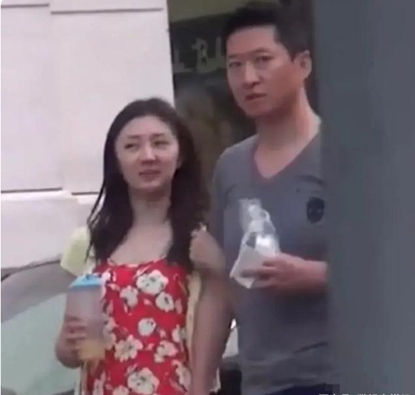 原来周杰女朋友长这样，一脸富贵相好像王思聪