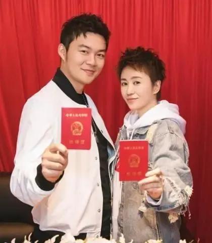 娱乐圈不被看好的13对姐弟恋，最大年龄差16岁，