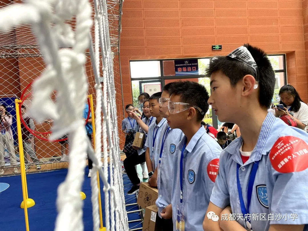四川天府新区白沙小学丨小小无人机 乘风启航啦