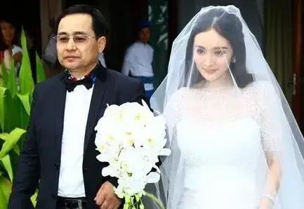杨幂和赵丽颖离婚后，男方父亲的不同反应暴露了她们离婚后的情况