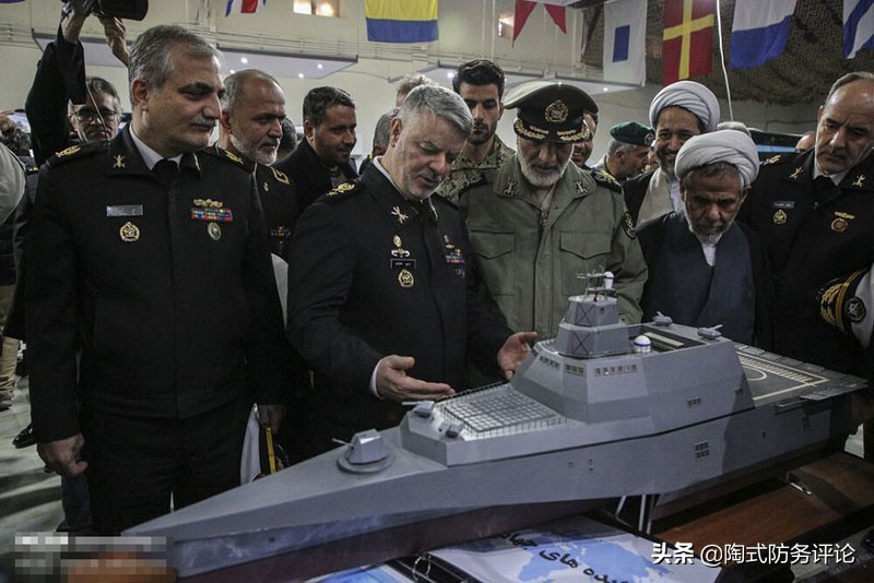 伊朗公布精彩照片：20艘伊朗小艇近距离围追美国“林肯”号航母
