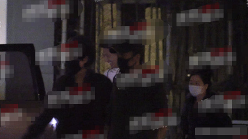 Humble of king of Xie Ting sharp edge pulls a hand to return abode together, zhang Baizhi busy job does not forget to accompany a son, parental difference is big