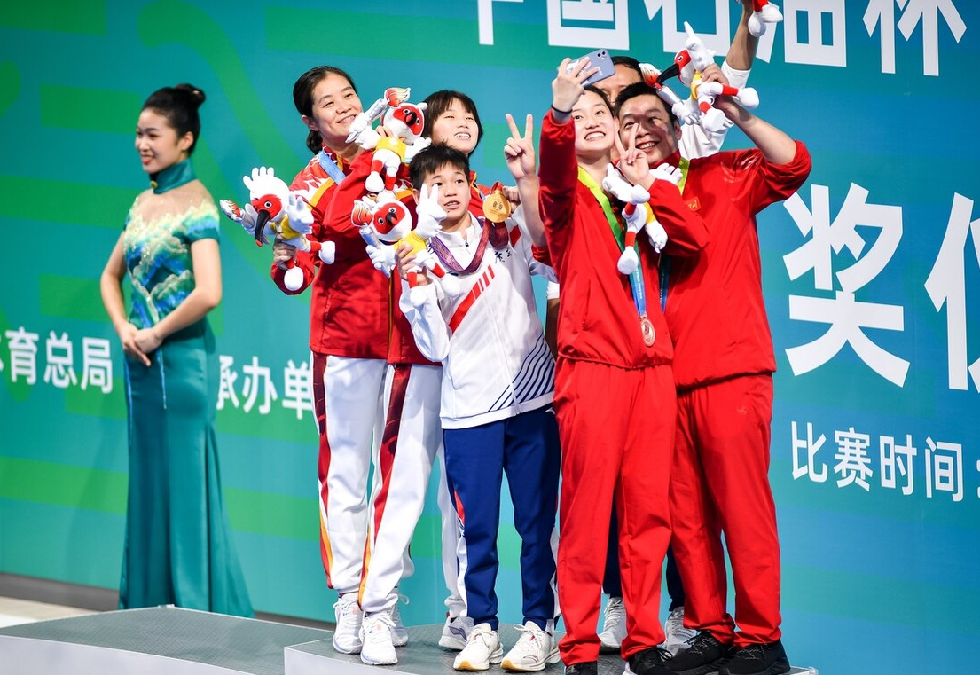 真是难为全红婵了！全村都在帮忙，教练做法很对，师兄已拿到重奖