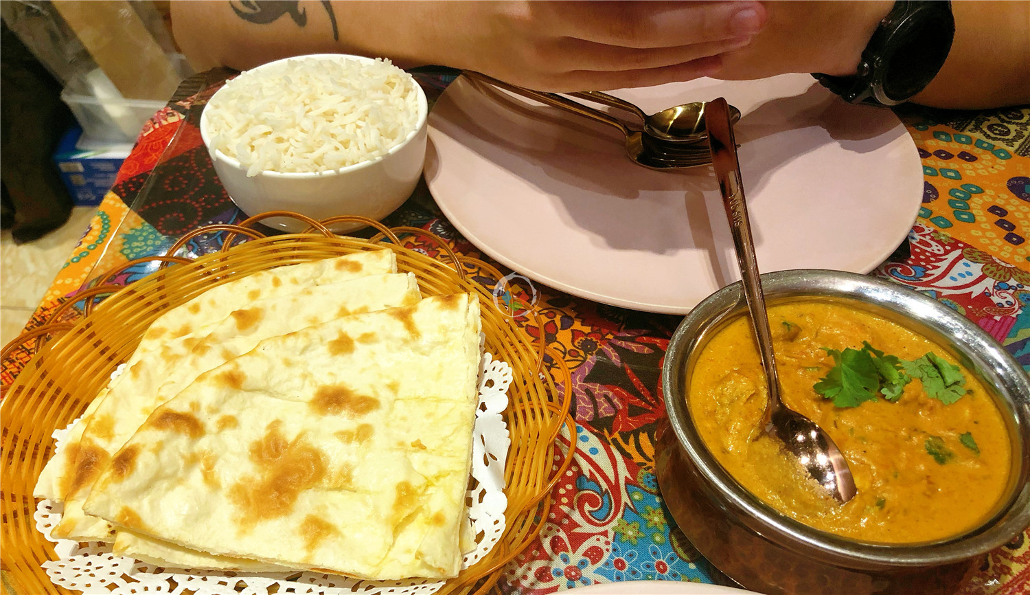 重庆印度餐厅，咖喱很正宗，绿色蘸料太魔性，闻一下就受不了