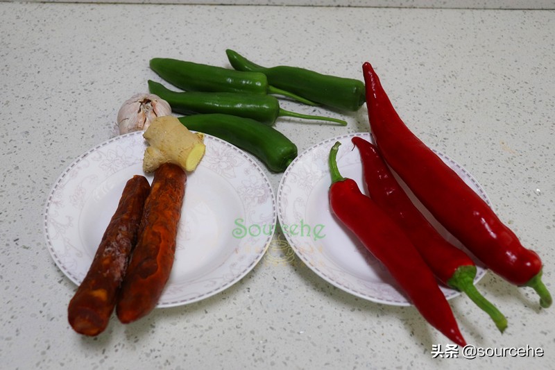 問了大廚才知道，炒臘腸很多人直接炒，少了一步，怪不得味道不對