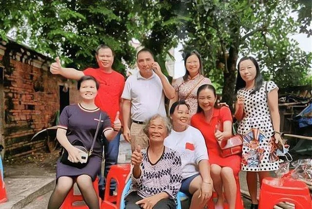 全红婵隔离结束！与队友走“六亲不认”步伐庆祝胜利，却不能回家