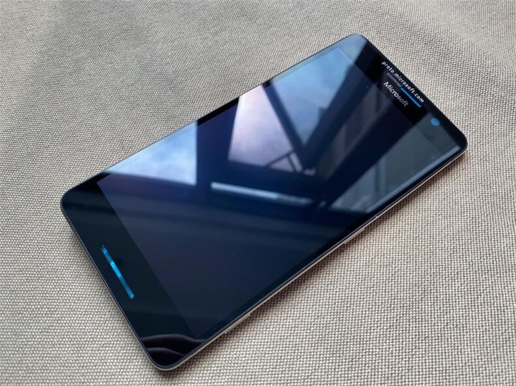 Nokia未公布工程机亮相，Lumia960 XL，2K屏 骁龙820