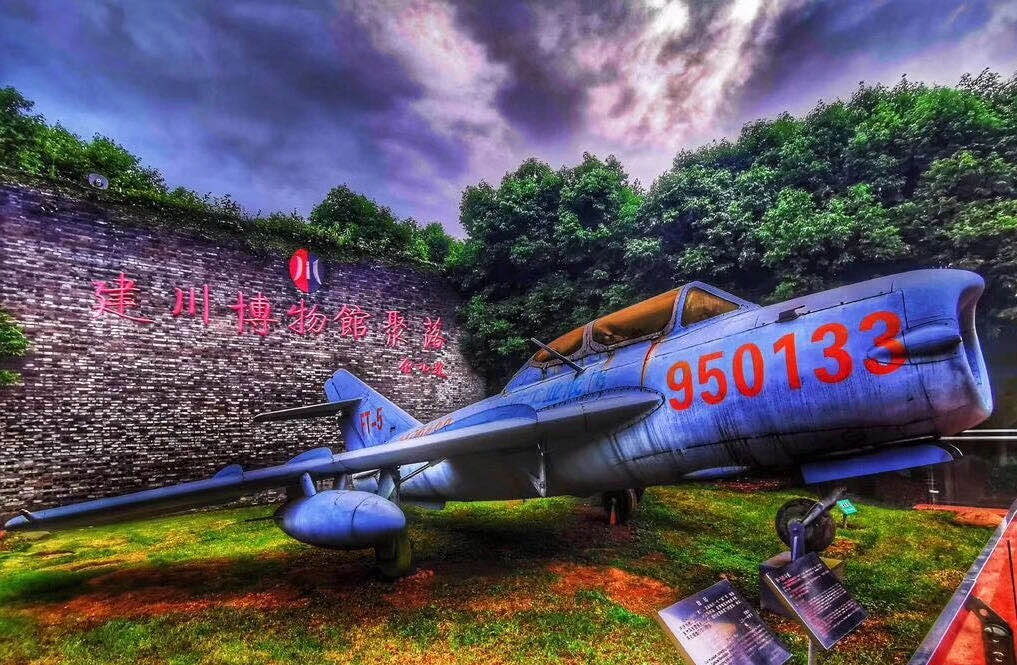 退役珠海舰前往重庆，长江沿线居民“护航”，暂时无法对外开放