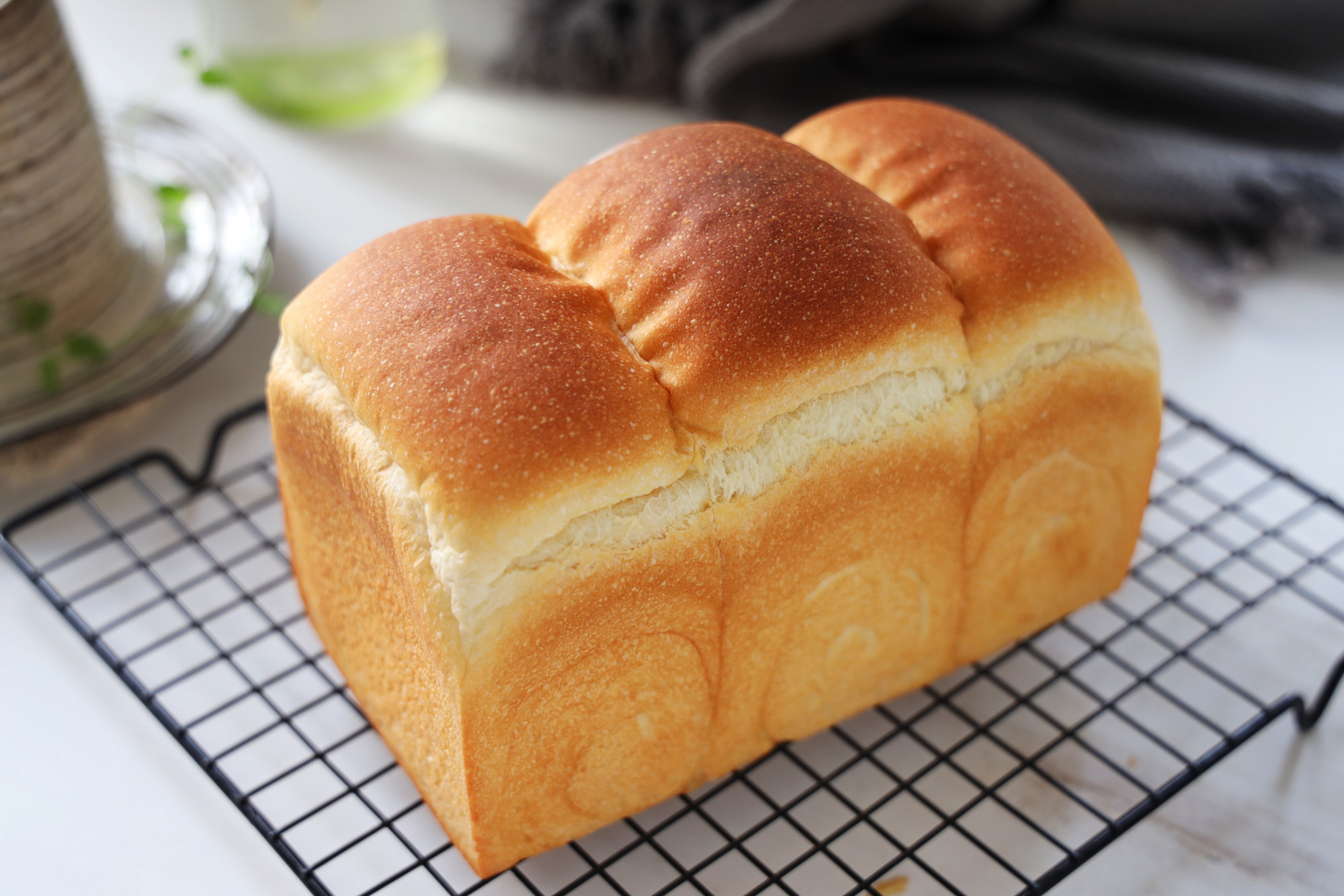 外面一个几十块的吐司别再买了，在家做又香又软，好吃无添加