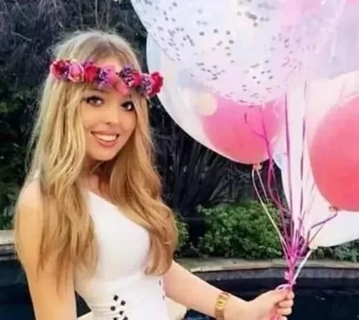 特朗普可不止大女儿伊万卡貌美如花，小女儿天使脸蛋，魔鬼身材