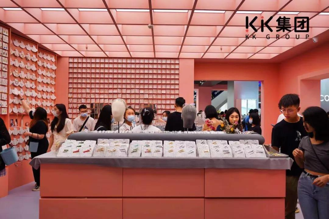 加速迭代，这家美妆集合店打造了1500平米“标杆级大师店”