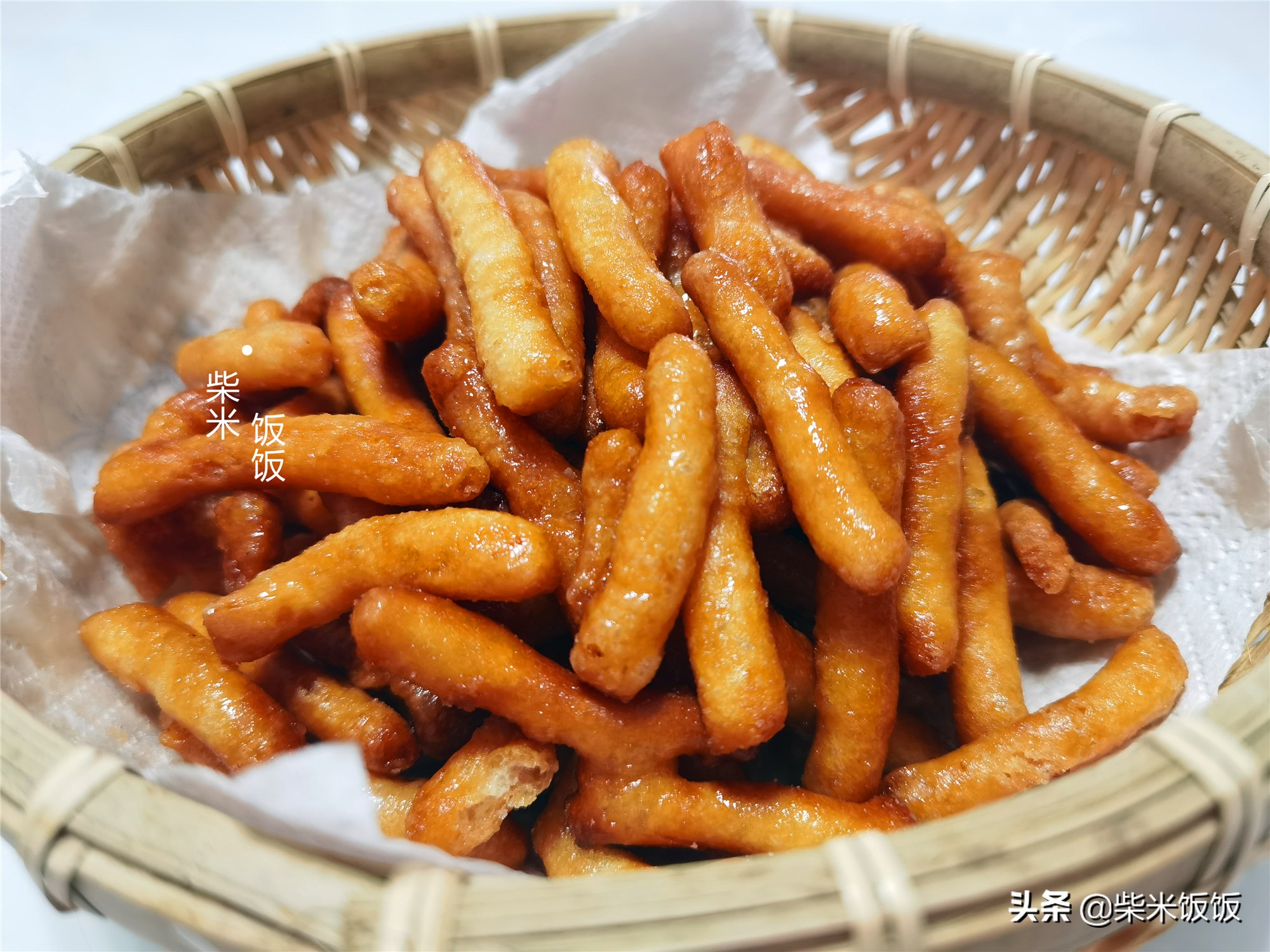 一碗糯米粉，一碗糖水，做80后小时候的零食，香甜酥脆真好吃