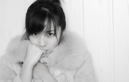 她是赵薇同学，因拍吻戏遭富豪老公抛弃离婚，二婚嫁靳东宠成公主