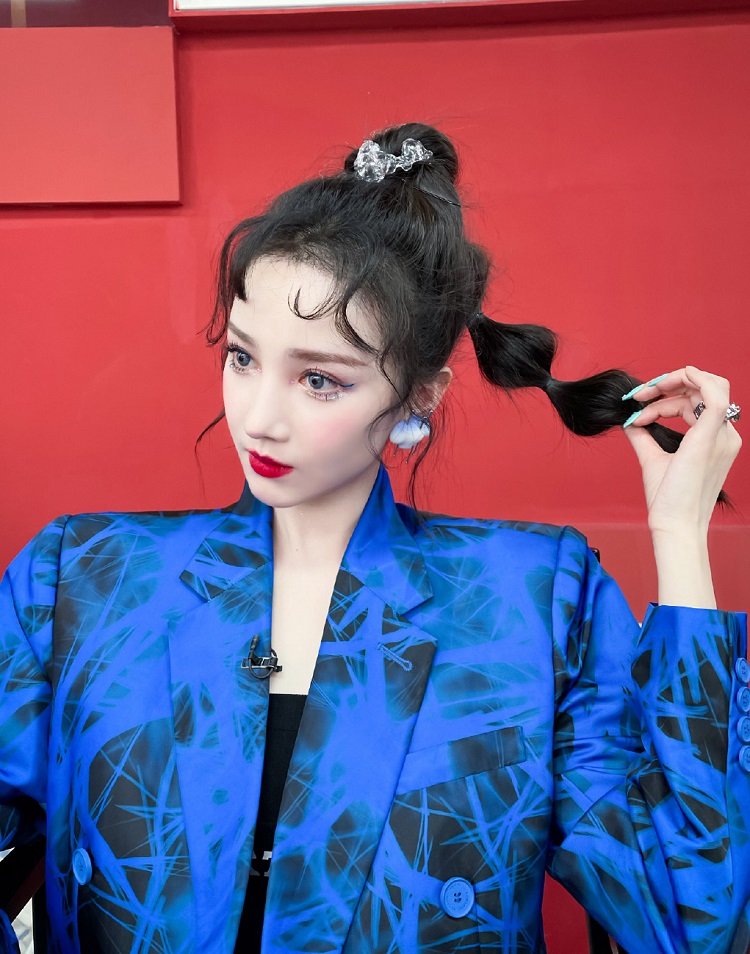 Chen Xiaojun is going to follow the rhythm of the black and red route ...