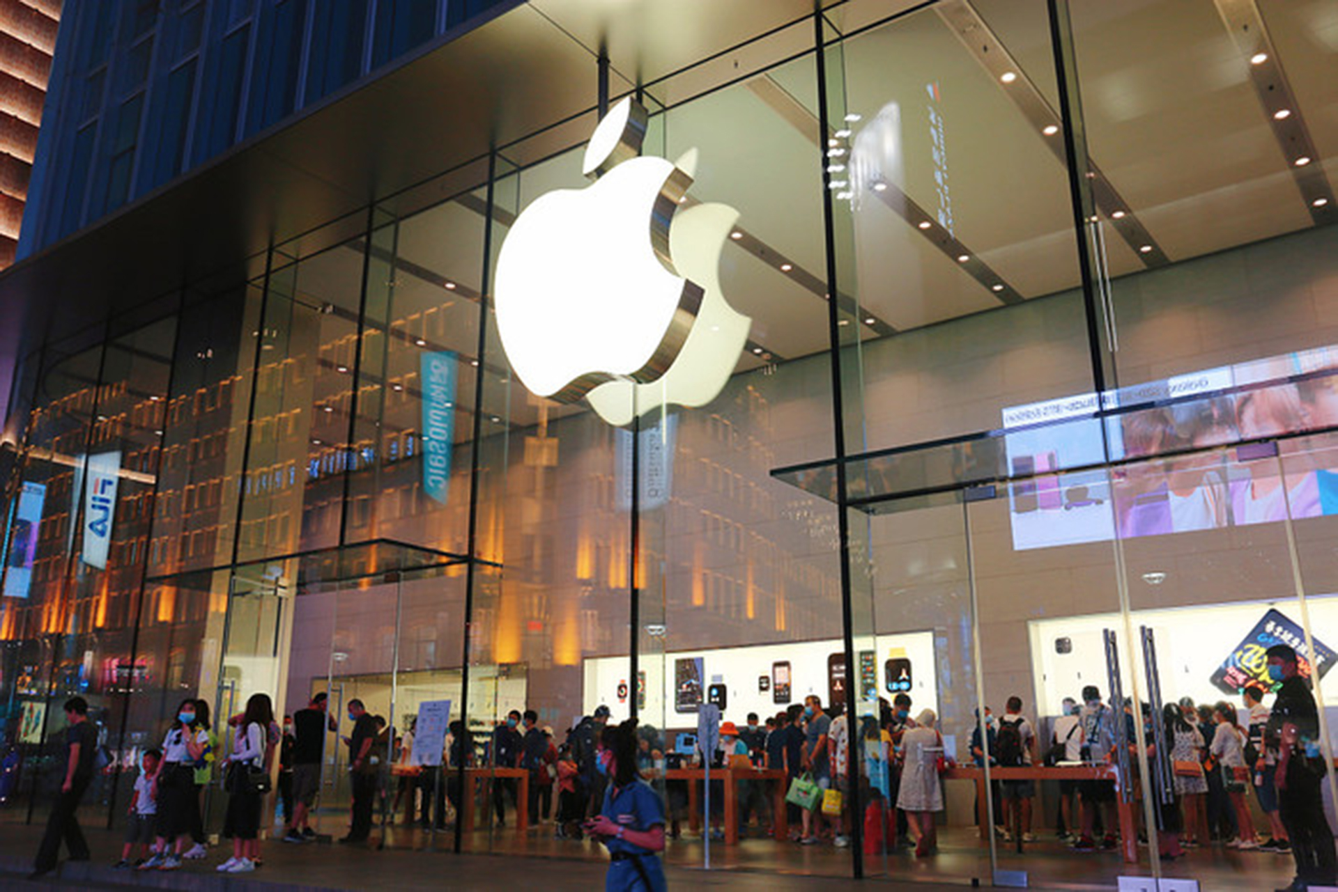iPhone12会不会涨价？2个细节就能判断出苹果的想法
