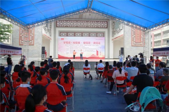 佛山市禅城区张槎街道党员群众：大榕树下学党史悟思想