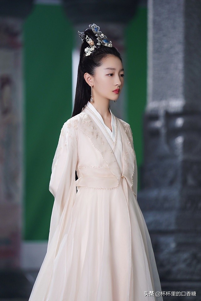 Zhou Dongyu's long hair is more feminine - iMedia