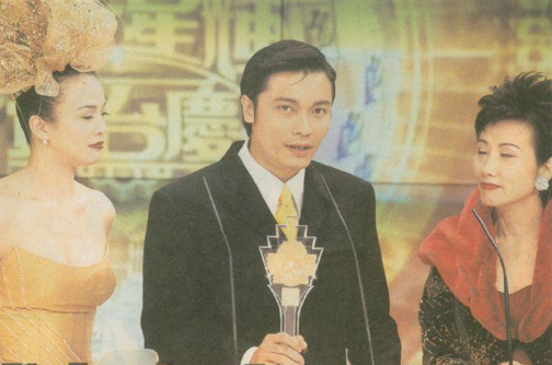那些年，TVB颁奖礼场场都是神仙打架，哪像如今的“万千星灰”
