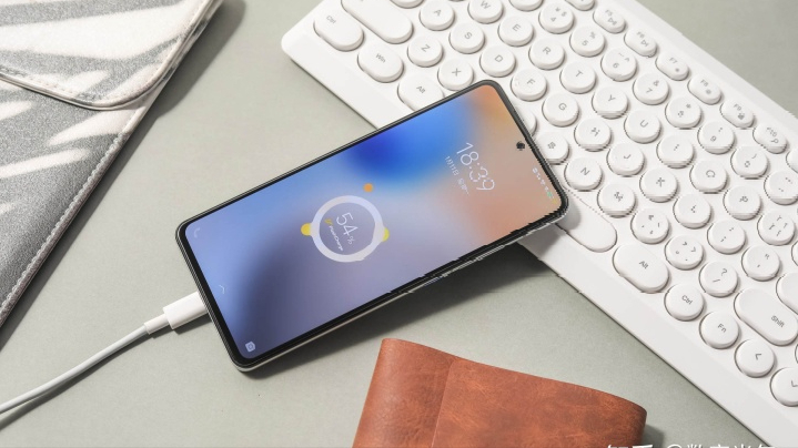 國產手機崛起的背後，是中國鋰電池的勝利？快充會讓手機爆炸嗎？