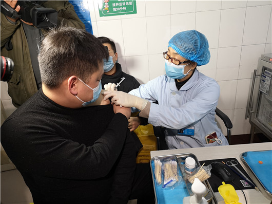 南阳市宛城区首批接种新冠疫苗二院开打