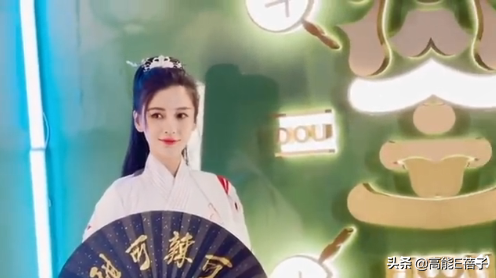 夫妻同框无交流？黄晓明这个动作，暴露了和baby的关系