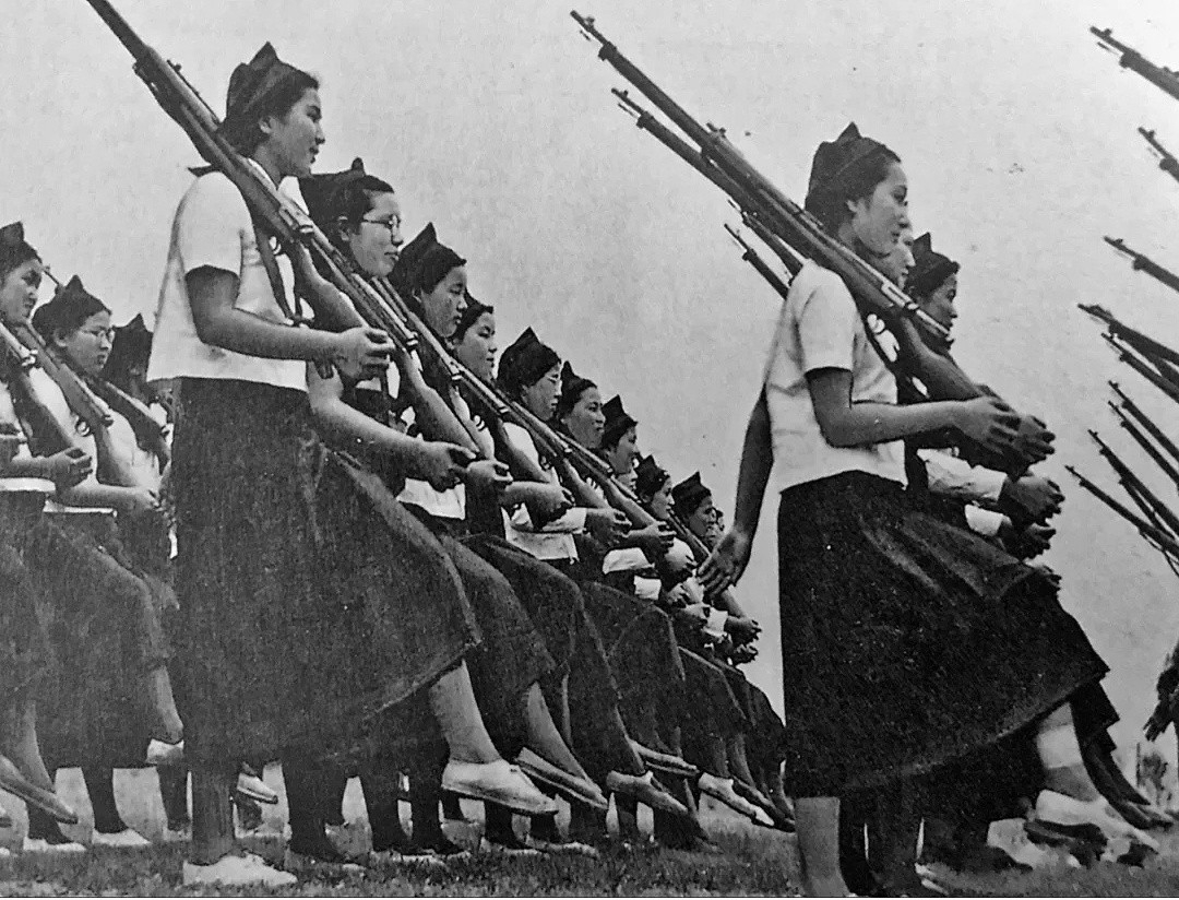 如果日本坚决不投降，会是什么结果？前线饿死士兵，后方饿死百姓