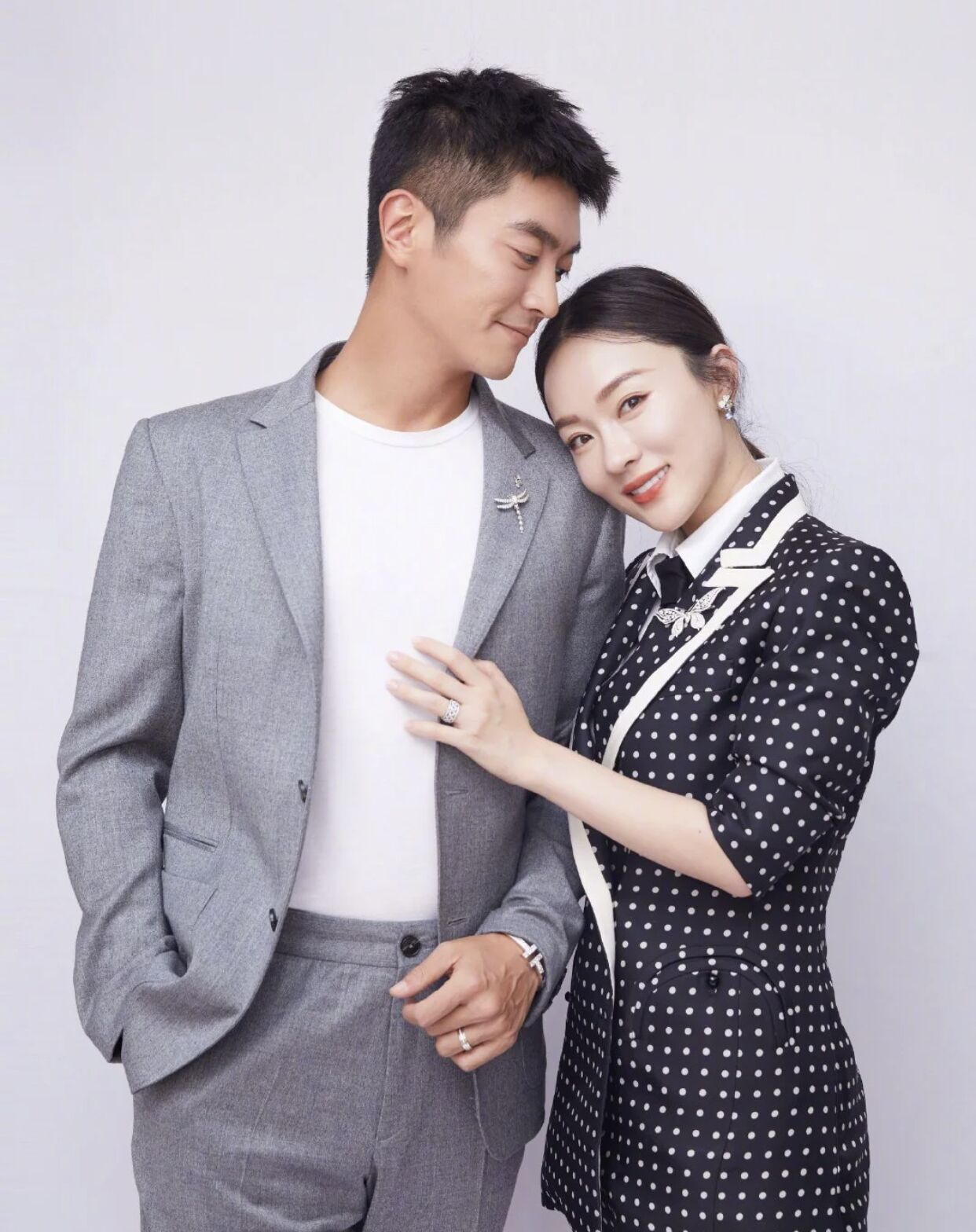 霍思燕二胎小女儿曝光？穿红裙走路摇头晃脑，与嗯哼坐同一辆车