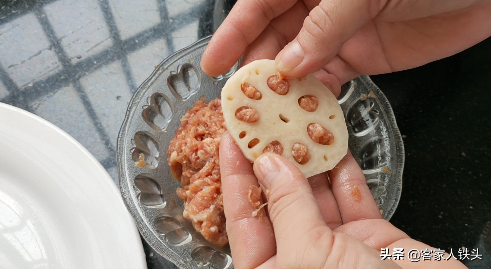 蓮藕片新鮮吃法，不油炒不煎炸，十多分鐘出鍋，爽脆好吃待客不錯