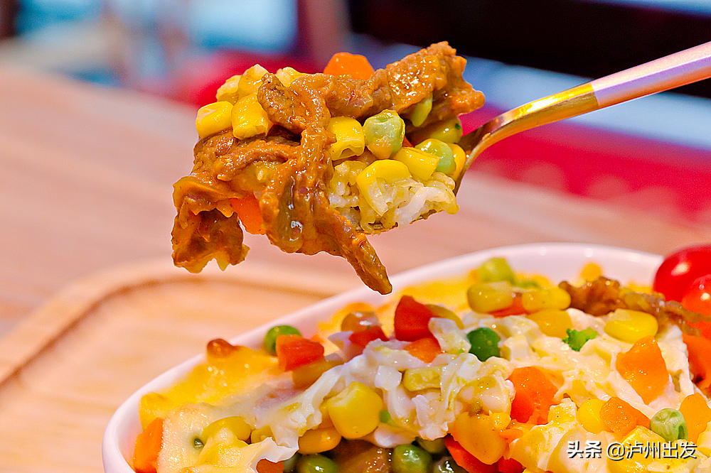 Can pull silk, can shed juice! Lu city Jing shows Aoteman thematic hamburger inn! Adjoining child is greedy cried