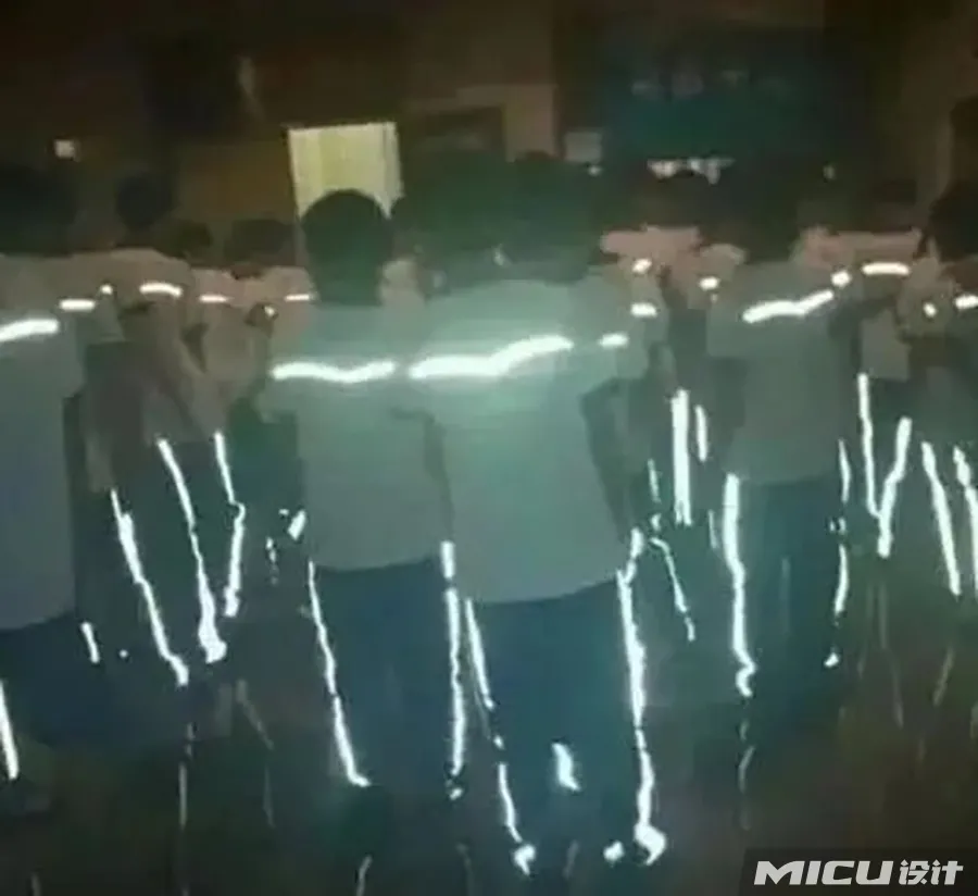 这套专治早恋校服设计,让你怀疑人生