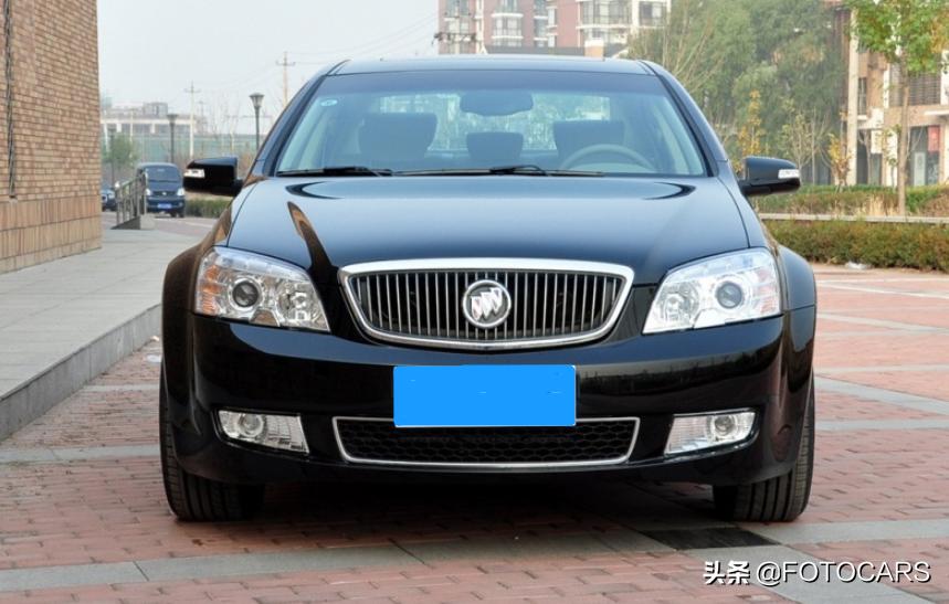 Buick Boulevard 3.0 V6, which sold for more than 400,000 yuan that year