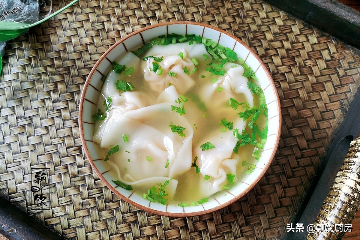 吃馄饨，这馅鲜美又解馋，留恋舌尖的味道难忘，早餐夜宵都惦记着