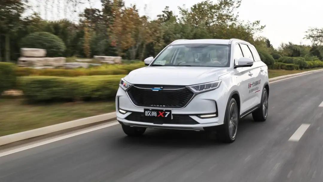 长安欧尚x7，轴距2米78，大空间SUV适合家用