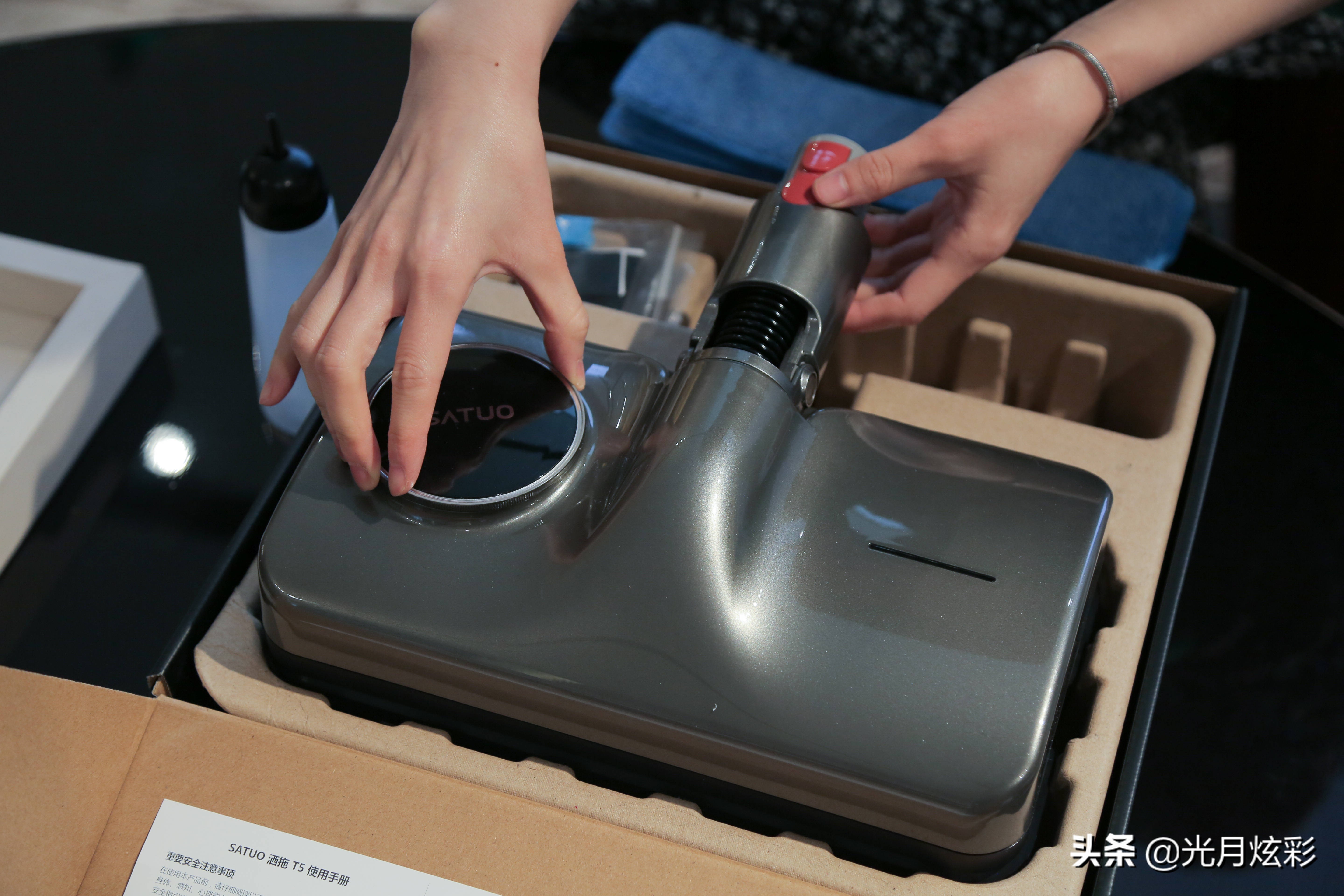 Dyson mopping vacuum head that does not need to wash the mopthe