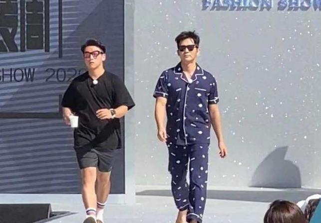 《奔跑吧》上演睡衣秀，蔡徐坤自我保护意识充