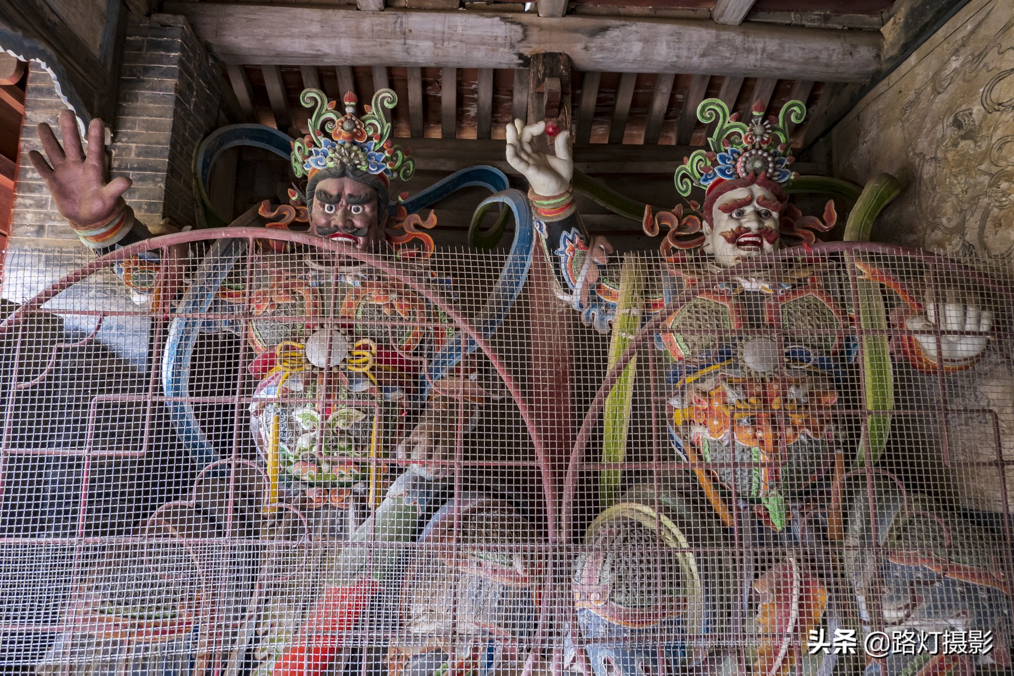 Flying in the sky!  There is a "hanging temple" in Hebei, which spans over 500 years of precipitous cliffs. It is a wonder