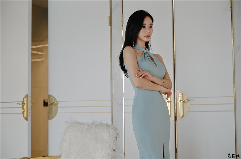 孙允珠：水晶翡钻茉莉宝蓝华丽晚礼裙