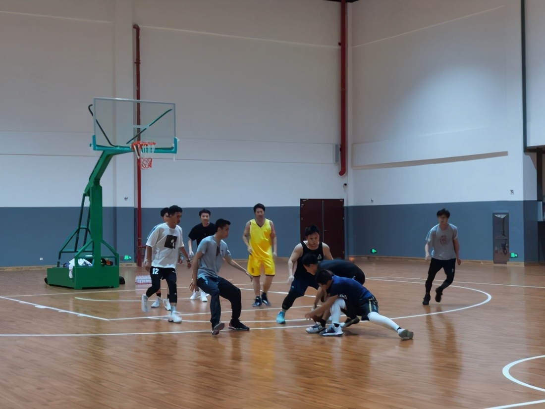 燃！医药职专首次师生篮球友谊赛来袭，热血现场精彩奉上