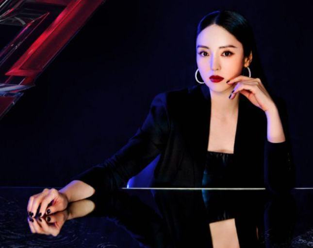 Dong Xuan tomb-sweeping day takes a daughter to plant tree, small dimple of 5 years old grows more beautiful more, work to be like young adult